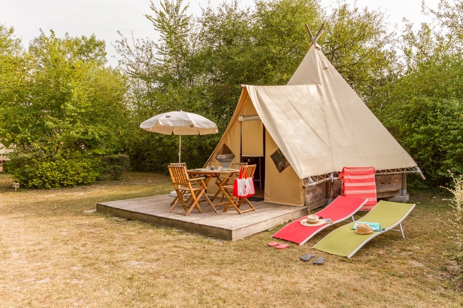 Teepee tent Glamping – Le Petit Trianon – 4* campsite near Châtellerault