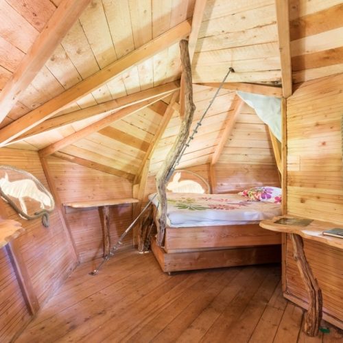 Hébergement insolite près du Futuroscope - cabane perchée
