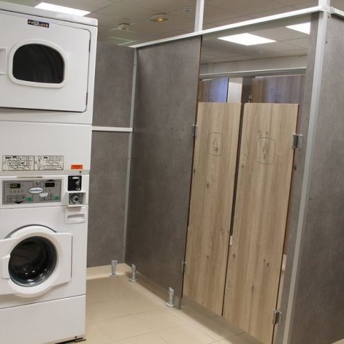 Sanitaires-laverie du camping rénovées