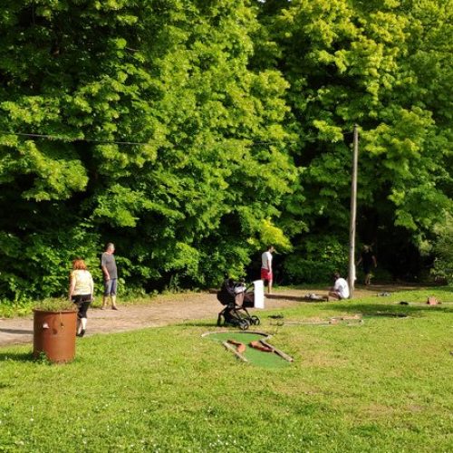 Terrain de mini-golf et pétanque sur camping