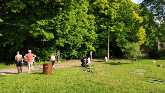 Terrain de mini-golf et pétanque sur camping