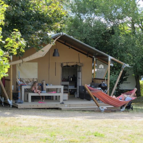 Camping Le Petit Trianon - glamping tent