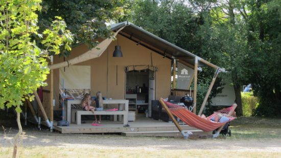 Camping Le Petit Trianon - glamping tent