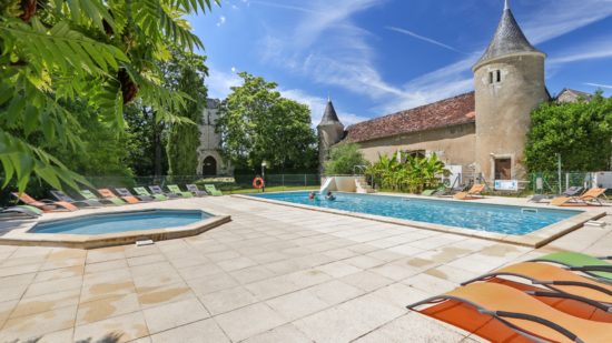 Camping Le Petit Trianon with heated swimming pool